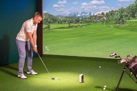 Tập luyện với sân gôn trong nhà giúp golfer nâng cao kỹ năng
