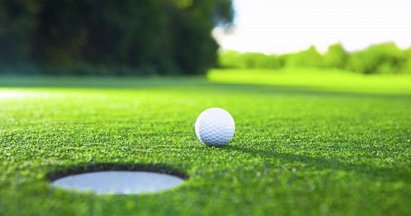 Golfer cần lưu ý lựa chọn loại bóng phù hợp khi ra sân