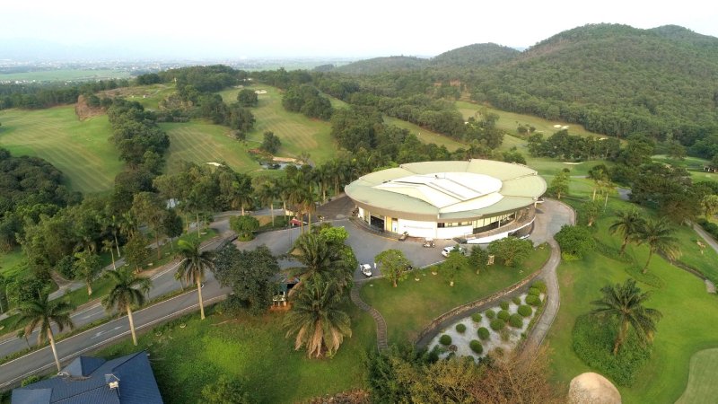 Tòa nhà câu lạc bộ nổi bật của Chí Linh Star Golf & Country Club