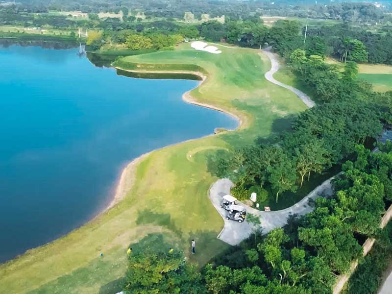 Sân golf Hà Nội cách không xa trung tâm thành phố