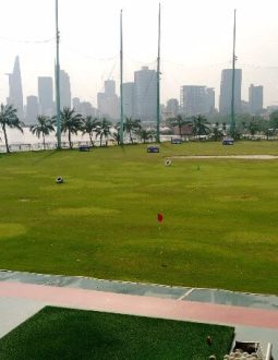 Sân golf Him Lam được xây dựng với diện tích khoảng 5 ha