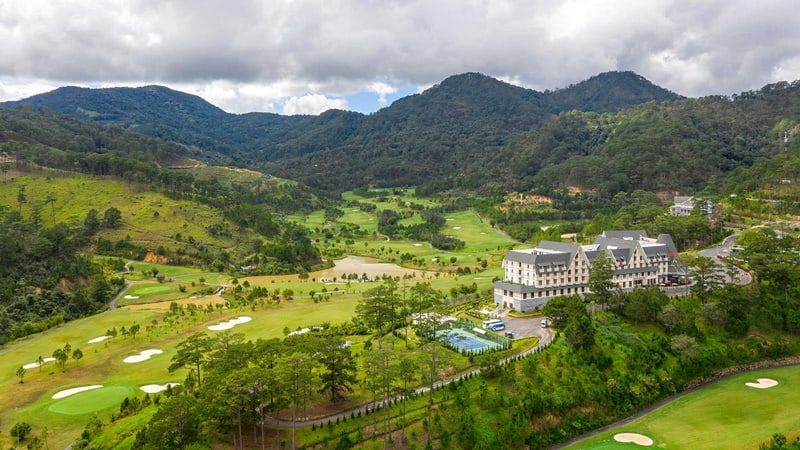 Sân golf Sam Tuyền Lâm sở hữu phong cảnh thiên nhiên thơ mộng