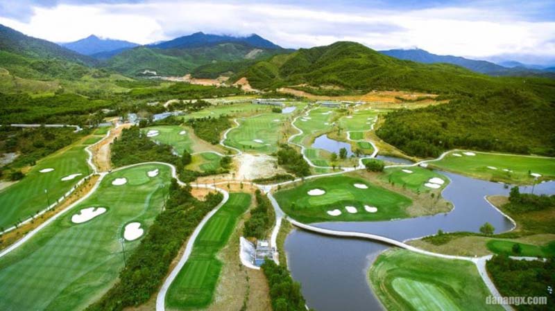 Sân golf Đà Nẵng -  Bà Nà Hills có không gian thwo mộng ngay chân núi Bà Nà 