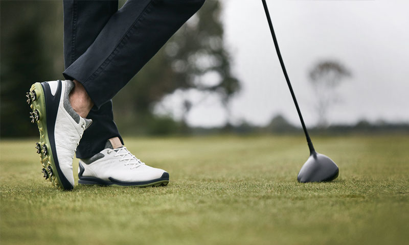 Giày chơi golf có cấu tạo không giống với giày bình thường