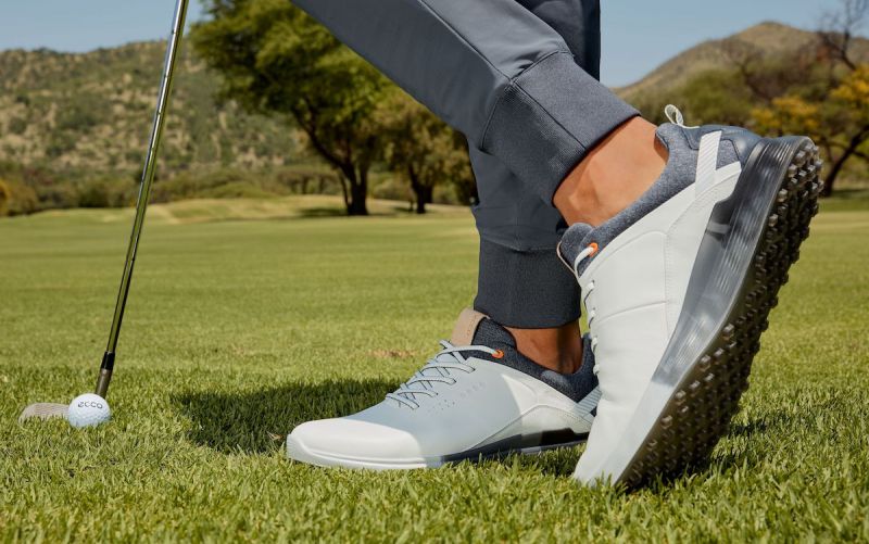 Size giày là một yếu tố cực quan trọng mà golf thủ không nên bỏ qua