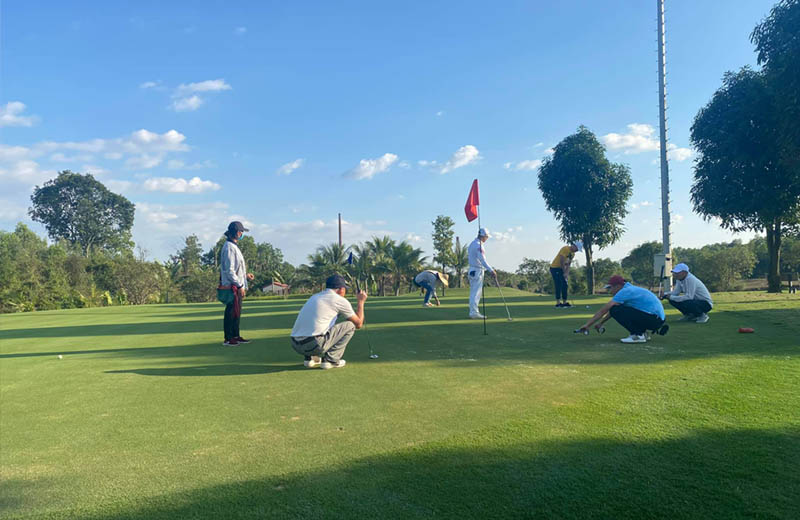 Sân thu hút người chơi nhờ các khoá đào tạo đánh golf chất lượng