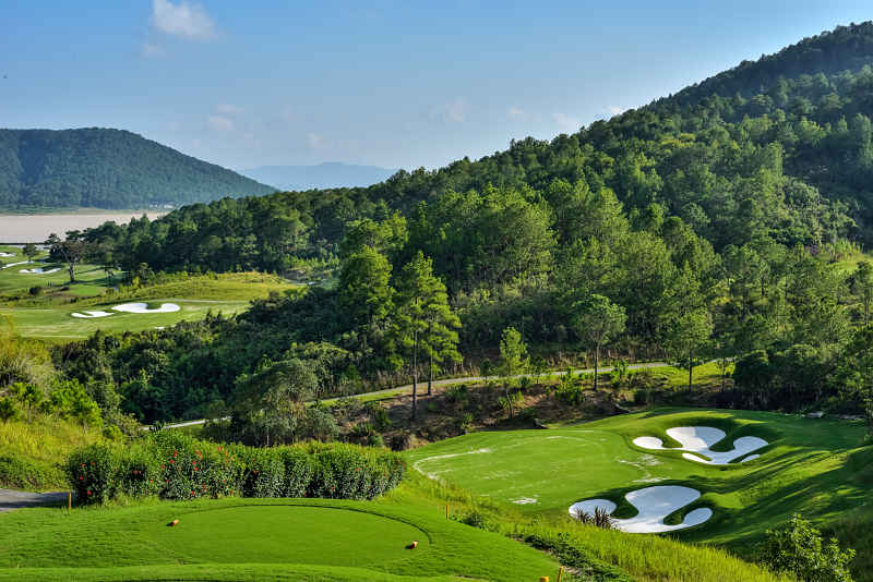 Tại Đà Lạt Palace còn sở hữu một sân tập golf dài khoảng 300 yards