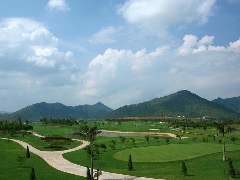 Khám Phá Sân Golf Hà Nội Club Nép Mình Dưới Chân Núi Sóc Sơn