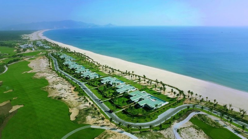 Sân golf Quy Nhơn nằm tại vị trí đẹp - gần biển