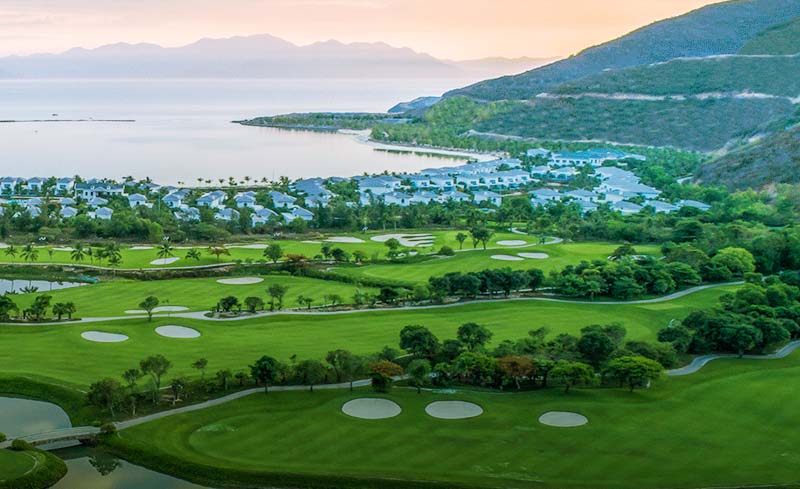 Sân golf Vinpearl Nha Trang có vị trí đắc địa
