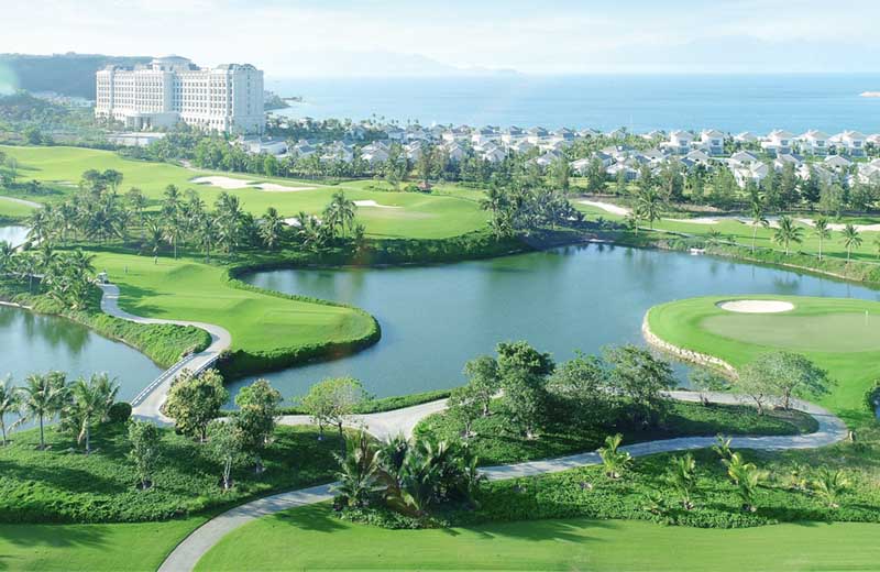 Sân golf Vinpearl Nha Trang có tổng diện tích là 182 ha