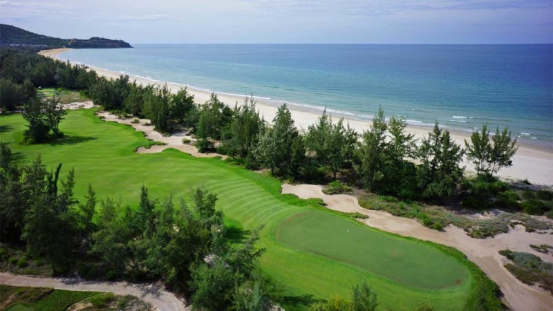 Sân golf Laguna Lăng Cô nằm trong tổ hợp nghỉ dưỡng đẳng cấp