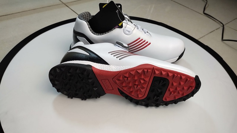 Giày golf hãng PGM có thiết kế ấn tượng và đẹp mắt