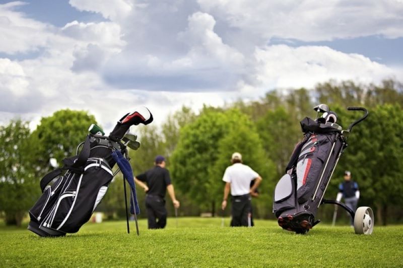 Cách chọn túi golf vải dù tốt nhất