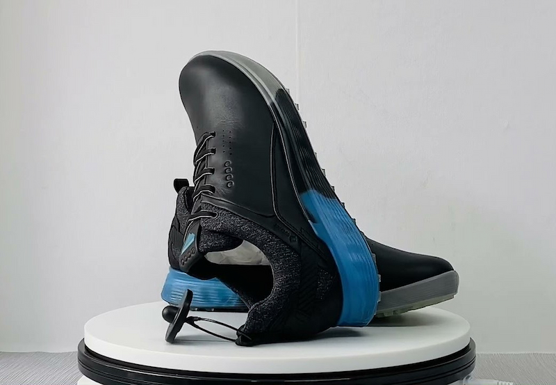 Mũi giày Ecco 10292401001 được làm từ chất liệu da cao cấp, bền đẹp