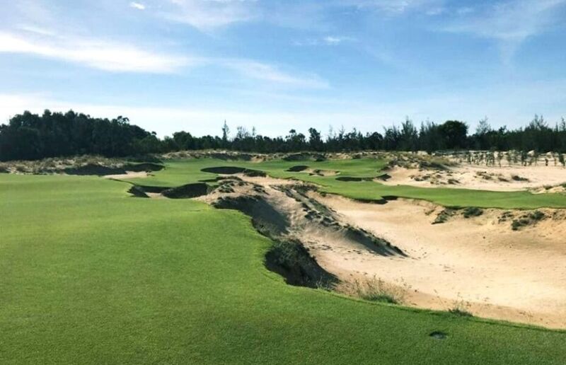 Hoiana Shores Golf Club sở hữu đường bờ biển đẹp mắt