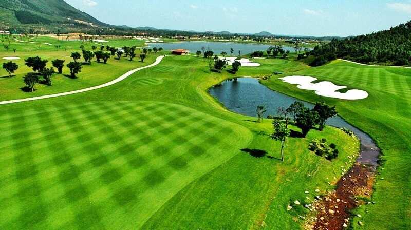 Sân golf Tam Đảo là sân golf lớn tại Vĩnh Phúc với diện tích là 106.1 ha