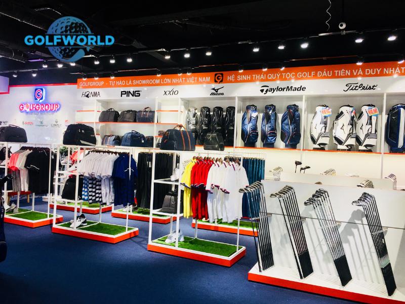 Showroom GolfWorld với đa dạng sản phẩm golf chất lượng.