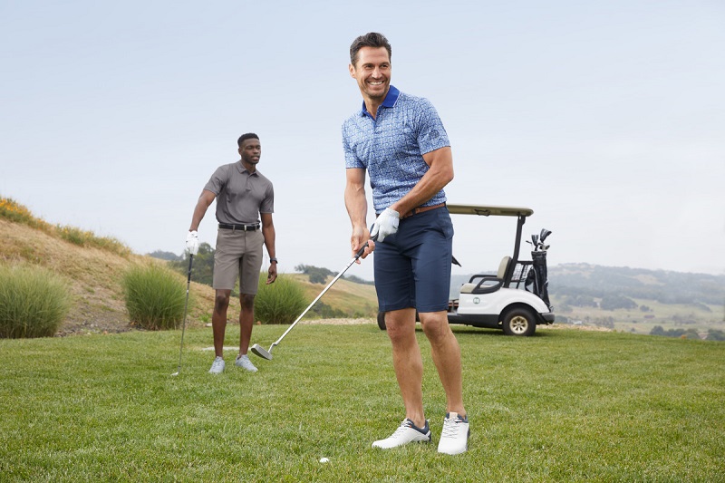 Golfer nên chú ý lựa chọn áo nam có tính năng chống nắng