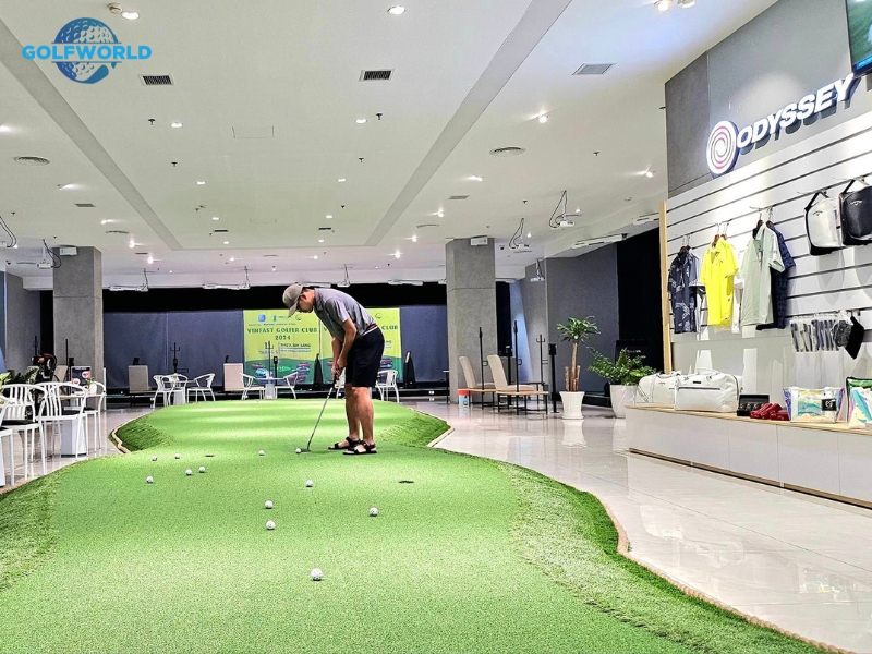 Golf Retail hỗ trợ cung cấp các dòng sản phẩm golf chính hãng như Putter Odyssey số 1 về Tour