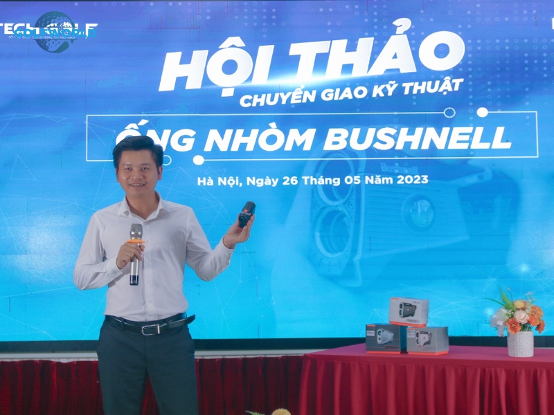 GĐ Techgolf Nguyễn Dũng trong hội thảo ống nhòm Bushnell