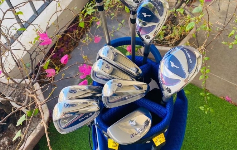 Bộ gậy golf Mizuno Eurus sở hữu ngoại hình thanh lịch, nữ tính