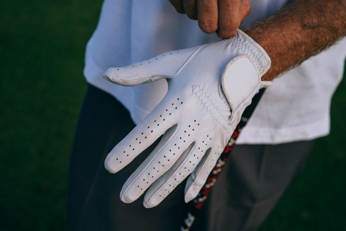 Cách cầm gậy golf: 3 kiểu grip và cách chỉnh hook, slice