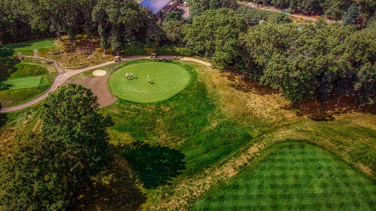 Phoenix Golf &amp; Resort: 54 hố trong thung lũng